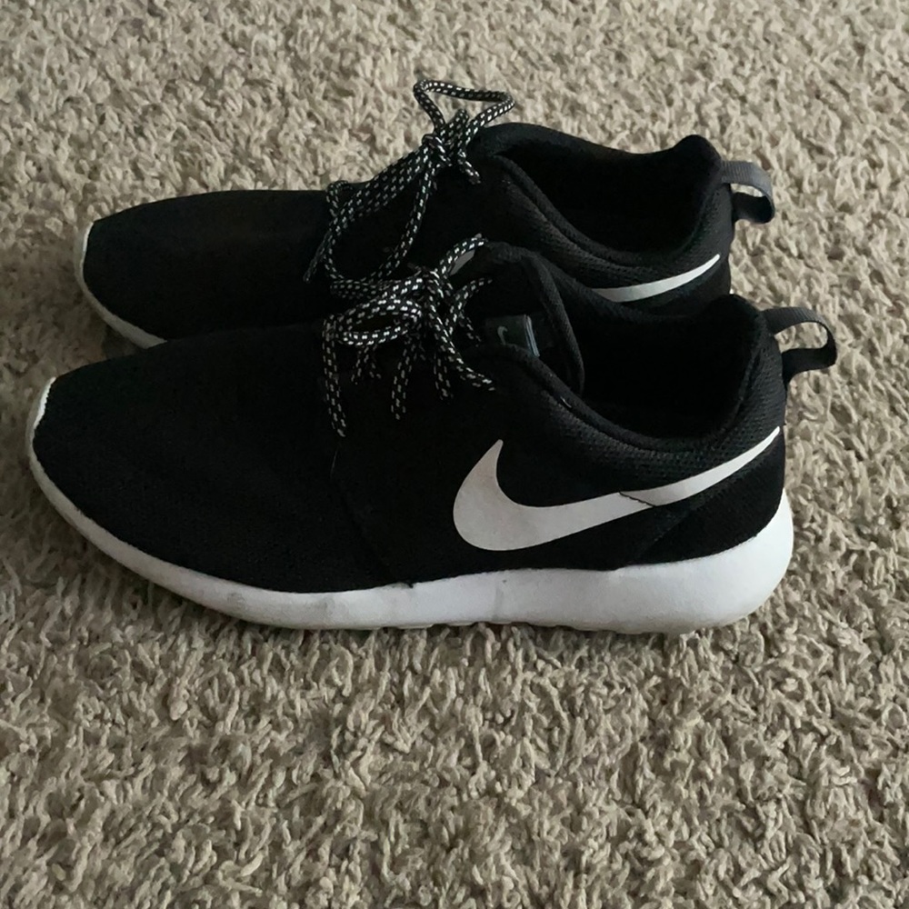 nike tennis shoes